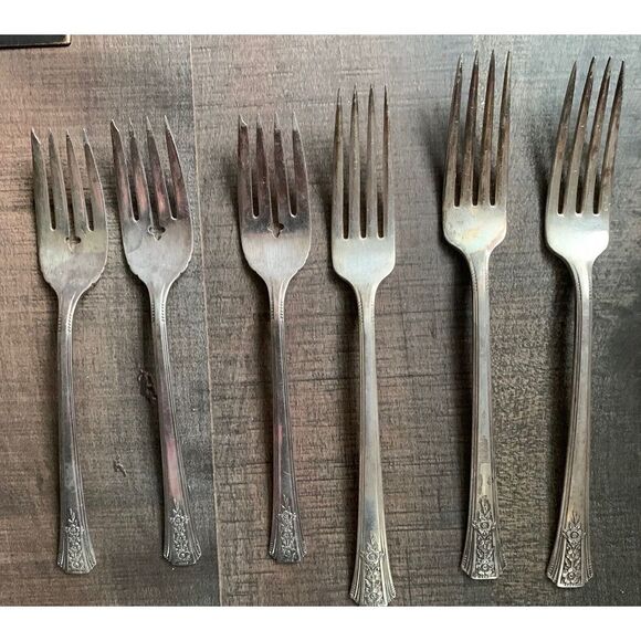 Oneida Community QUEEN BESS 6 pc set 1946 3 Dinner 3‎ Salad Forks Silver Plate - Picture 1 of 4